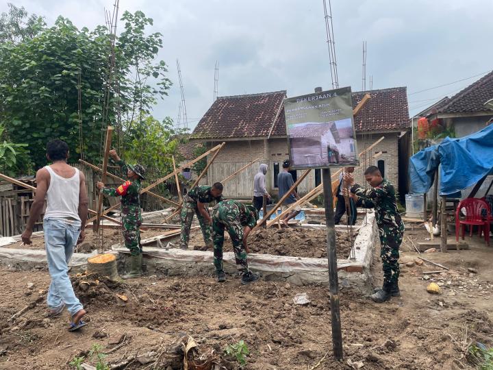 Pembangunan RTLH TMMD Berlanjut di Tahap Pemasangan Pondasi dan Dinding Bata 